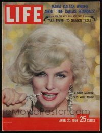 4a328 LIFE MAGAZINE magazine April 20, 1959 A Comic Marilyn Monroe Sets Movie Aglow!