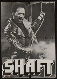 4a886 SHAFT pressbook '71 classic image of Richard Roundtree firing his gun!