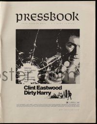 4a586 DIRTY HARRY pressbook '71 great c/u of Clint Eastwood pointing gun, Don Siegel crime classic