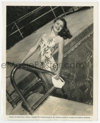 4d285 EVELYN ANKERS 8.25x10 still '41 in sexy swimsuit enjoying an early season dip in the pool!