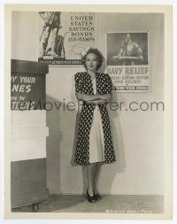4d288 EVELYN KEYES 8x10.25 still '40s great full-length portrait posing by World War II posters!