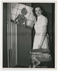 4d324 JANE RUSSELL 8.25x10 still '47 smiling close up with two paintings by Ernest A. Bachrach!