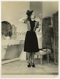 4d332 JANICE CHAMBERS 7.5x9.75 news photo '39 MGM starlet illustrating teenage wardrobe mistakes!