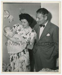 4d452 RONALD COLMAN 8.25x10 still '44 with wife Benita Hume & angry newborn daughter Juliet!