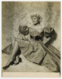 4d463 SHELLEY WINTERS deluxe 7.25x9.5 still '52 sexy portrait in hay barn starring in My Man and I!