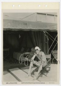 4d497 WARREN WILLIAM 8x11 key book still '35 great c/u relaxing at the beach in swimsuit w/ pipe!