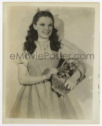 4d197 WIZARD OF OZ 8x10.25 still '39 wonderful close up of Judy Garland holding her basket!