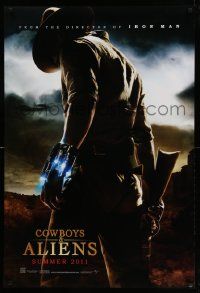 4k194 COWBOYS & ALIENS teaser DS 1sh '11 cool image of Daniel Craig w/ alien weapon!