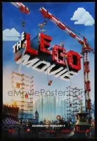 4k543 LEGO MOVIE teaser DS 1sh '14 cool image of title assembled w/cranes & plastic blocks!
