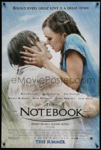 4k652 NOTEBOOK advance 1sh '04 romantic close up of Ryan Gosling & Rachel McAdams in rain!