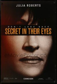 4k795 SECRET IN THEIR EYES teaser DS 1sh '15 huge close-up of Julia Roberts under title!