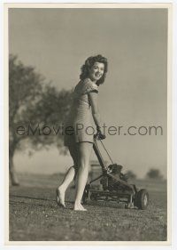 4s037 ANN RUTHERFORD deluxe 9x13 still '40s the sexy Hollywood star mowing her lawn barefoot!