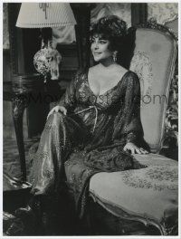 4s090 ELIZABETH TAYLOR deluxe 9.75x13.25 still '70s seated portrait in cool dress w/ legs crossed!