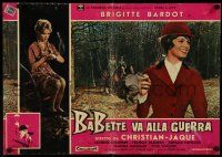 4t334 BABETTE GOES TO WAR Italian 19x27 pbusta '60 super sexy soldier Brigitte Bardot!