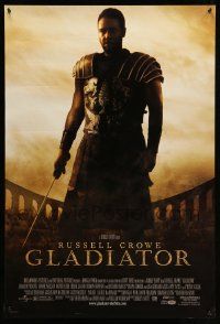 4w355 GLADIATOR DS 1sh '00 Ridley Scott, cool image of Russell Crowe in the Coliseum!