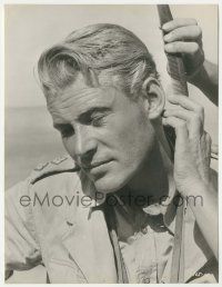 4x553 LAWRENCE OF ARABIA candid 7.25x9.5 still '63 super c/u of Peter O'Toole getting hair combed!
