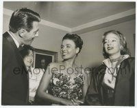 4x555 LENA HORNE 7.5x9.5 news photo '40s the legendary singer/actress with Evelyn Keyes!