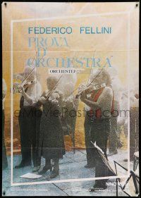4y603 ORCHESTRA REHEARSAL Italian 1p '79 Federico Fellini's Prova d'orchestra, image of violinists!