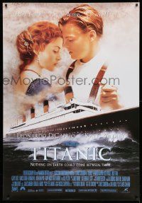 4z339 TITANIC 40x58 commercial poster '97 Leonardo DiCaprio holds Kate Winslet!