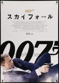 5f915 SKYFALL advance DS Japanese 29x41 '12 Daniel Craig as James Bond on back shooting gun!