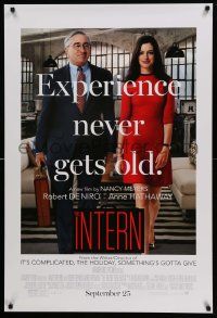 5g460 INTERN advance DS 1sh '15 great image of sexy Anne Hathaway and Robert De Niro!