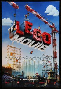 5g531 LEGO MOVIE teaser DS 1sh '14 cool image of title assembled w/cranes & plastic blocks!
