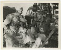 5m358 FLYING TIGERS candid 8x10 still '42 c/u of John Wayne on a break with real life officer!