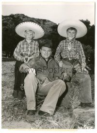 5m495 JAMES CAGNEY 7.5x10 still '40s great portrait with his two kids in western costumes!
