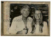 5m715 PETER LAWFORD 8x11 news photo '71 the 48 year-old star with his 21 year-old bride in Mexico!