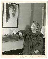 5m730 PORTRAIT OF JENNIE candid 8.25x10 still '49 Ethel Barrymore standing by her own portrait!
