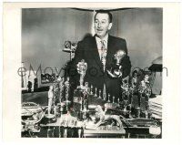 5m959 WALT DISNEY 7x9 news photo '50s posing with his multitude of Oscars & other awards!