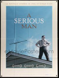 5p915 SERIOUS MAN French 1p '09 directed by The Coen Brothers, Michael Stuhlbarg on roof!