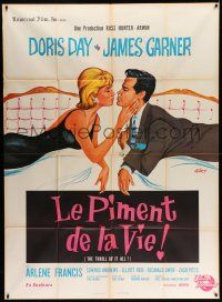 5p962 THRILL OF IT ALL French 1p '63 different Siry art of Doris Day & James Garner about to kiss!