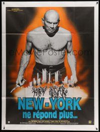 5p977 ULTIMATE WARRIOR French 1p '76 Yul Brynner looming over New York City, different Marty art!