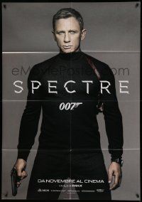 5p254 SPECTRE teaser Italian 1p '15 c/u of Daniel Craig as James Bond 007 in all black with gun!