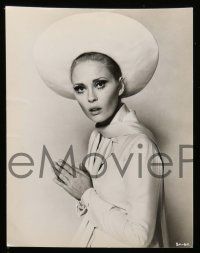 5x405 FAYE DUNAWAY 9 from 7.5x9.5 to 8x10 stills '60s-80s the star from a variety of roles!