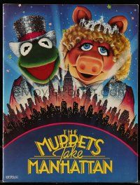 6d898 MUPPETS TAKE MANHATTAN souvenir program book '84 Jim Henson, Frank Oz, Miss Piggy & Kermit!