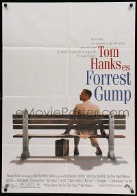 6f780 FORREST GUMP Argentinean '94 Tom Hanks on bench waiting for the bus, Robert Zemeckis!