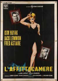 6f622 NOTORIOUS LANDLADY Italian 2p '62 different art of sexy Kim Novak w/ gun + Lemmon & Astaire!