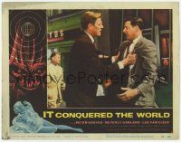 6j259 IT CONQUERED THE WORLD LC #2 '56 Peter Graves tries to talk sense into man panicking!