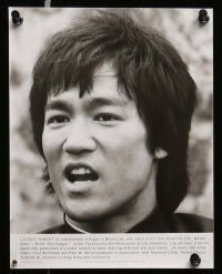 6m254 ENTER THE DRAGON presskit w/ 9 stills '73 Bruce Lee, the movie that made him a legend!