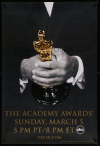 6r006 78th ANNUAL ACADEMY AWARDS 1sh '05 cool Studio 318 design of man in suit holding Oscar!
