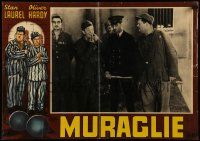 7b163 PARDON US Italian 19x27 pbusta R65 convicts Stan Laurel & Oliver Hardy, classic!
