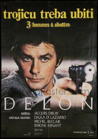 7b395 THREE MEN TO DESTROY Yugoslavian 19x27 '80 super close image of Alain Delon pointing gun!