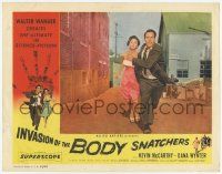 7c576 INVASION OF THE BODY SNATCHERS LC '56 c/u of Kevin McCarthy & Dana Wynter running in alley!
