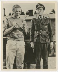 7d428 GREAT ESCAPE 8.25x10 still '63 Steve McQueen in handcuffs after last capture at climax!