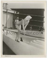 7d505 JAYNE MANSFIELD 8x10 still '60s leaning over pool in very skimpy bathing suit & high heels!