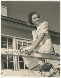 7d558 LARAINE DAY deluxe 6.75x8.75 still '40s lounging at her home on railing between Dr. Kildares!