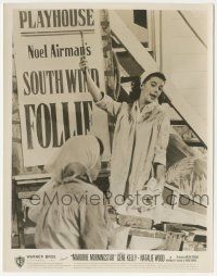 7d626 MARJORIE MORNINGSTAR 8x10.25 still '58 Natalie Wood painting sign outside theater!