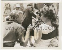 7d844 SPARTACUS candid 8.25x10 still '60 Kirk Douglas covered in dirt confers with Jean Simmons